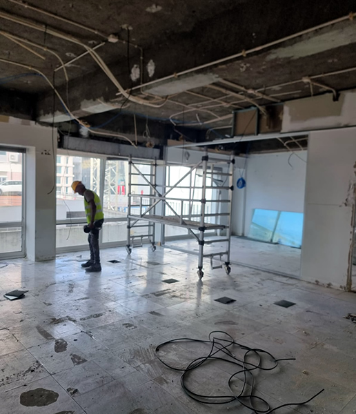 Demolição espaço comercial